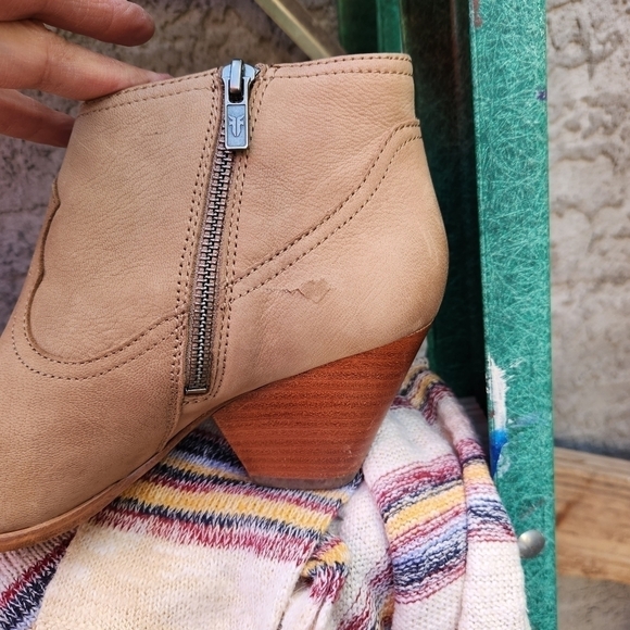 Frye -‎ Reina Leather Bootie, Ash - Picture 10 of 13